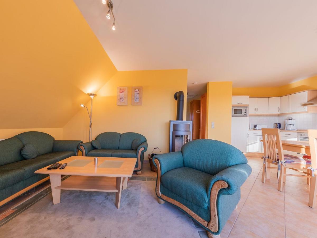 Ferienwohnungen "Am Storchennest" Göhren-Lebbin Camera foto