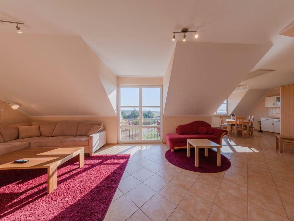 Ferienwohnungen "Am Storchennest" Göhren-Lebbin Camera foto