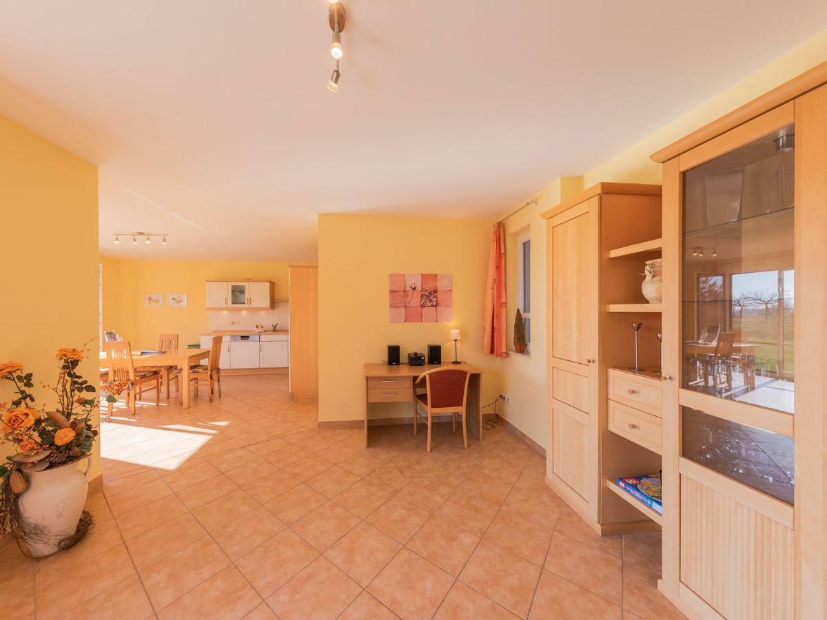 Ferienwohnungen "Am Storchennest" Göhren-Lebbin Camera foto