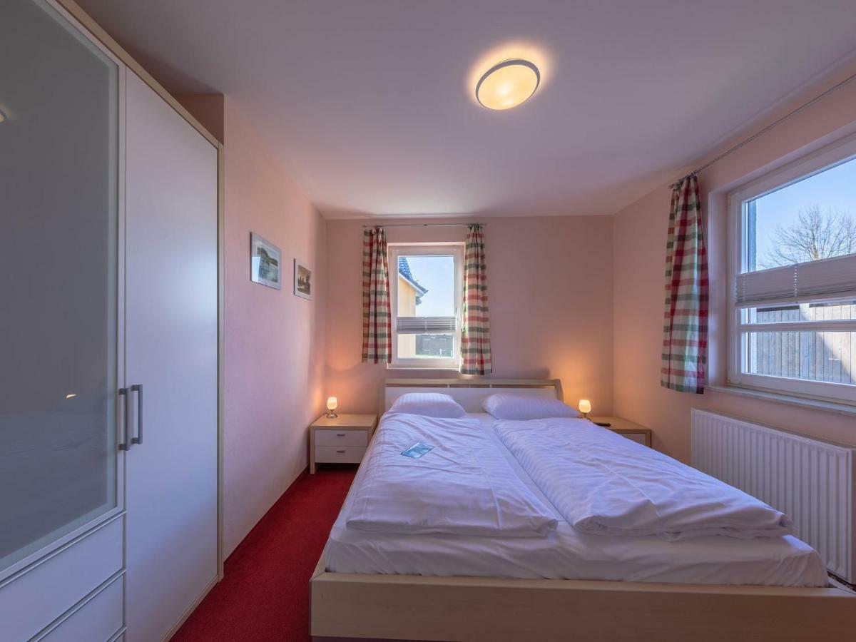Ferienwohnungen "Am Storchennest" Göhren-Lebbin Camera foto