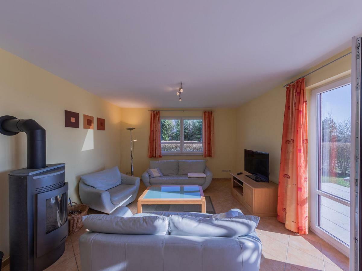 Ferienwohnungen "Am Storchennest" Göhren-Lebbin Camera foto